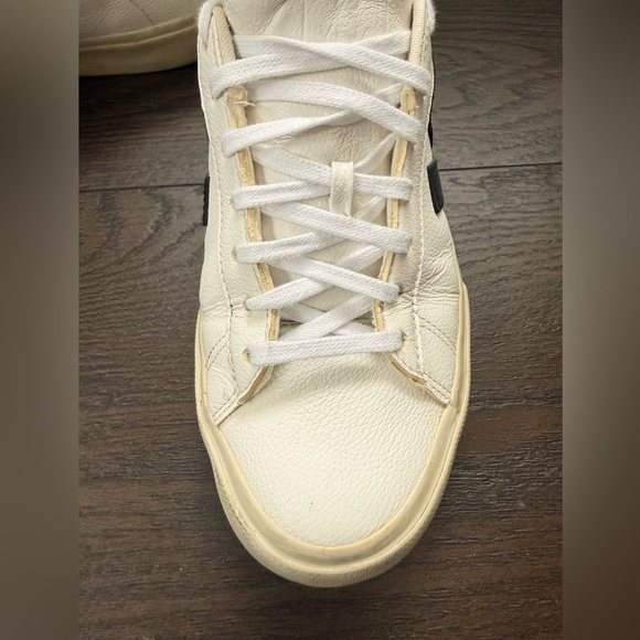 💚🖤 Veja White Leather Campo Sneakers with Black and Green Accents - Picture 7 of 11